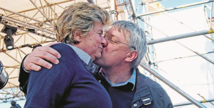 Dietro al bacio,  la giornata sottotono del segretario Cgil