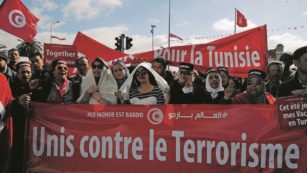 Copertina di Renzi-Hollande, sfilata a Tunisi