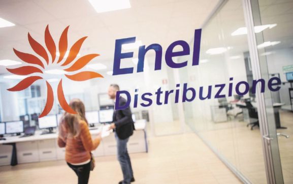 Copertina di Enel, gigante padrone cancella Esperia:  bollette  più salate