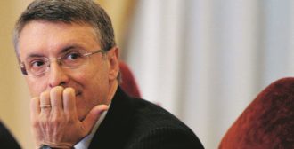 Copertina di “Dossieraggio su politici e manager”, il procuratore di Perugia Cantone: “Indagini da aprile ed estese rispetto all’ipotesi originaria”