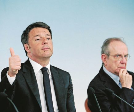 Copertina di Def, Renzi si prende un anno di tregua per votare nel 2016