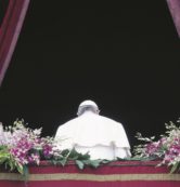 Copertina di “Orge tra preti sul web”. Rimosso parroco di Taranto