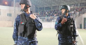 Copertina di La guerra  si vince  con un dribbling