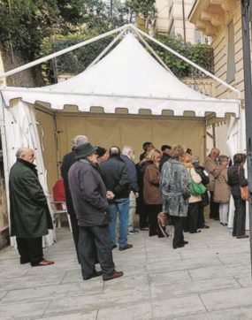 Palombara Sabina,  quei gazebo infiniti  con romeni e forzisti