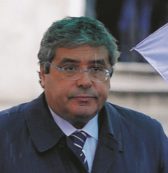 Copertina di Totò vasa ancora: “Baciare è politica”