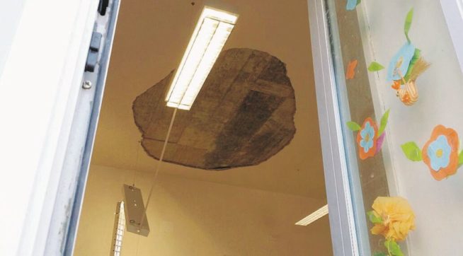 Elementari, viene giù il solaio: s’indaga sui lavori truccati
