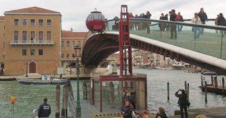 Copertina di Venezia, si accascia improvvisamente a terra per un malore: morto un 57enne