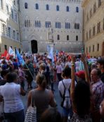 Copertina di Mps caos, sugli esternalizzati sentenze opposte di due giudici