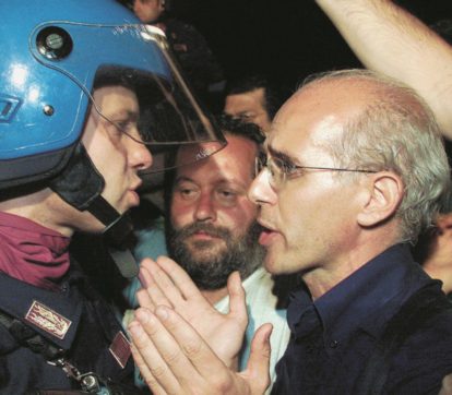 Diaz, le due facce della polizia si scontrano su Facebook