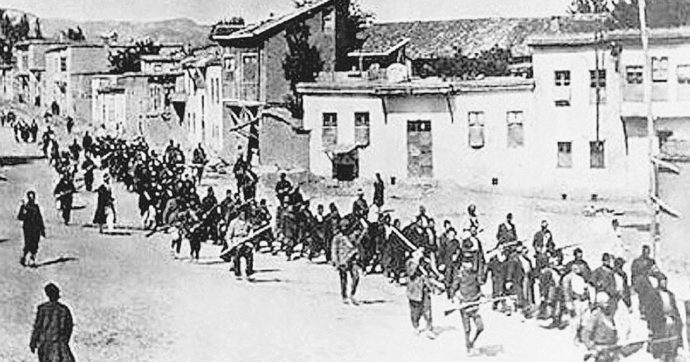 Marce della morte - con le quali i militari turchi sterminavano la popolazione civile armena e Sonia Bekdemirian Copertina di “Curammo il dolore con il silenzio”