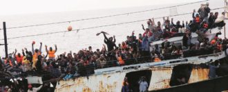 Copertina di Il sacrificio dei profughi cristiani, arrestati 15 immigrati africani