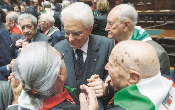 Copertina di Mattarella archivia il revisionismo