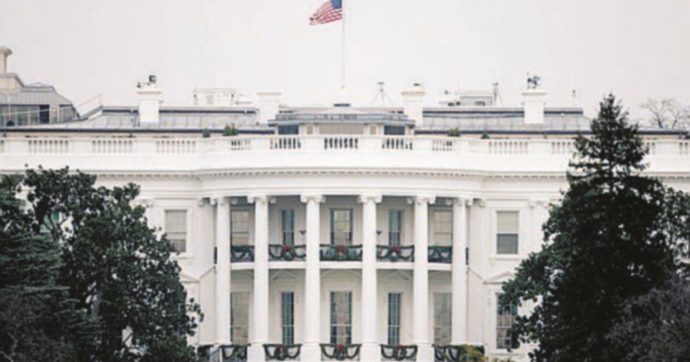 Casa Bianca evacuata per una polvere ritrovata nell’edificio. Poi l’allarme rientra: “È cocaina”