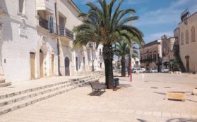 Copertina di Escort e coca? Nel paese di Mele conta l’amicizia