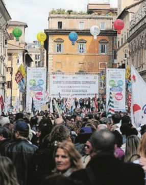 Copertina di Scuola- Ieri l’assaggio, il 5 sciopero generale