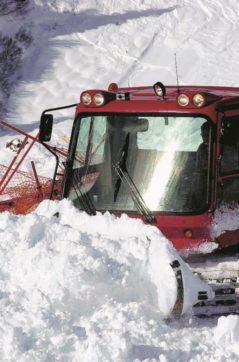 Copertina di Sospesi su piste e dirupi per la gioia degli ultimi sciatori