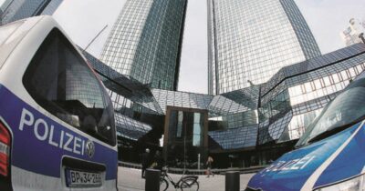 Copertina di “Sospetti di riciclaggio da parte di aziende legate ad Abramovich”: blitz nella sede di Deutsche Bank