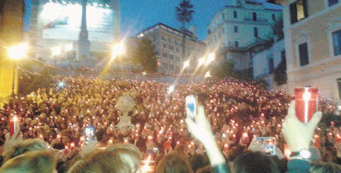 Copertina di Lumini in Piazza  di Spagna contro  la scuola di Renzi