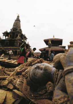 “È stato come sotto le bombe”  Nepal in macerie