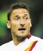 Copertina di La partita è aperta per il secondo posto