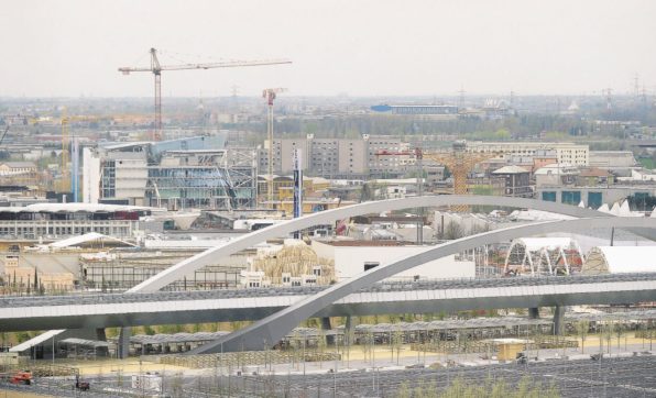 Copertina di Lavoratori in nero, Il caso scuote l’expo “badge senza Foto”