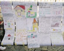 Copertina di Ai prof più poveri non basta la passione