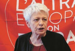 Copertina di Spinelli: “I violenti non zittiranno i movimenti del No”