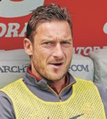 Copertina di Totti, l’umile abdicare  di un grande sovrano