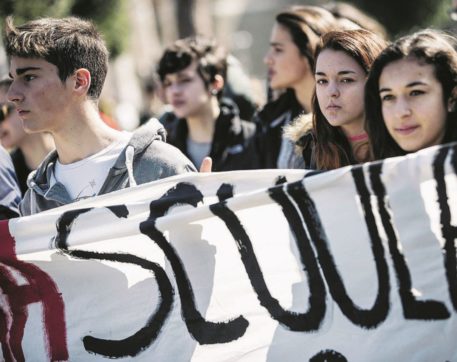 Copertina di Matteo prova a boicottare ma tutta la scuola è contro