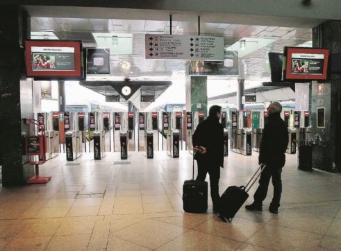 Copertina di Ferrovie nord Milano. Auto e superbenefit per il “controllore”