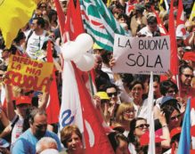 Copertina di SuperPreside, sciopero record la scuola è la palude di renzi