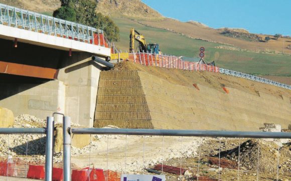 Copertina di Palermo, viadotto crollato: “Solo colpa della pioggia”