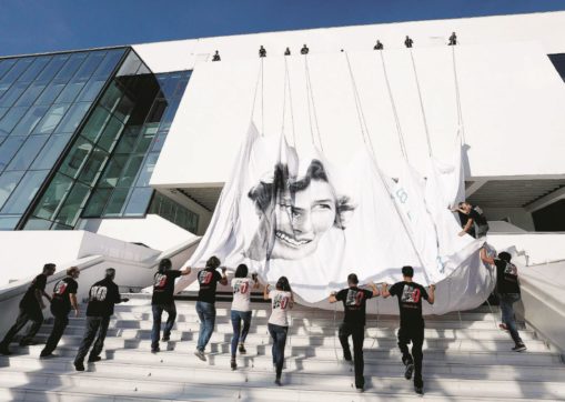 Copertina di La vetrina di Cannes tra crisi e metal detector