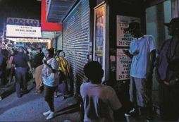 Copertina di Dopo solo  sei anni, anche Harlem dimentica Barack