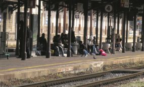 Copertina di Cani da guardia, migranti e ricchezza: così ogni civiltà sceglie i propri confini e nemici