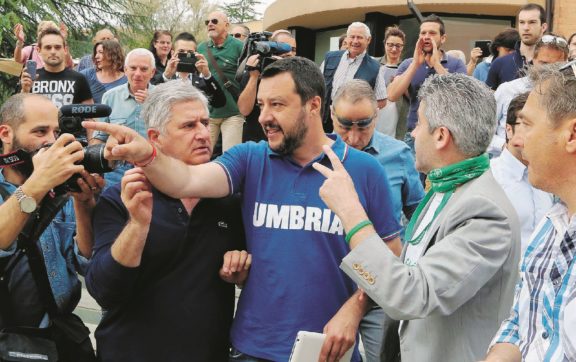 Copertina di Lo schiaffo del Viminale: “8.465 poliziotti per salvini”