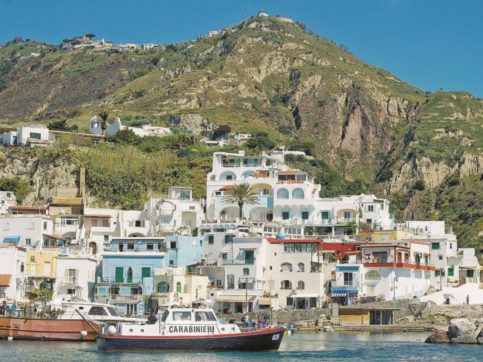 “Giosi è innocente” Il Pd di Ischia rivuole il sindaco recluso