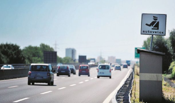 Cremona, sfreccia a 253 chilometri orari in autostrada con una Lamborghini: sospesa la patente