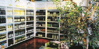 Copertina di Olio e birra scaduti. Scivolone Eataly