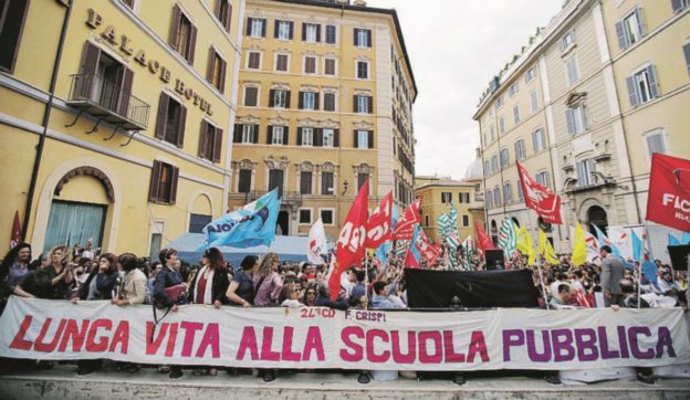 Copertina di Scuola,  ora la battaglia passa al Senato