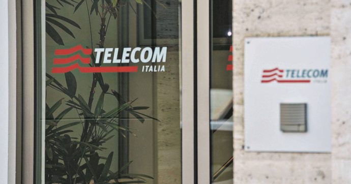 Copertina di In attesa di  Bolloré a Telecom Italia si litiga sugli affari immobiliari