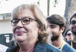 Copertina di Foggia, carro funebre sotto casa dell’eurodeputata