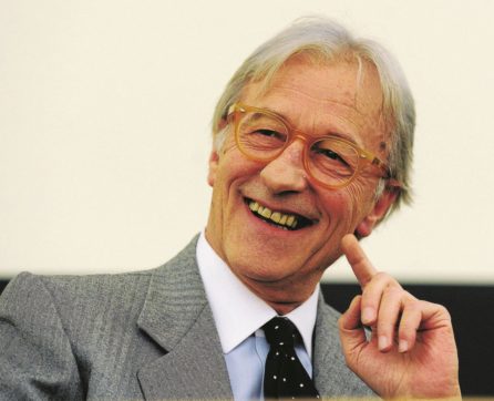 “Il centrodestra è come un salame, Silvio ha il culetto”