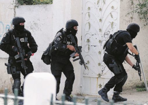Tunisi  trema, militare con “disagi” uccide otto colleghi