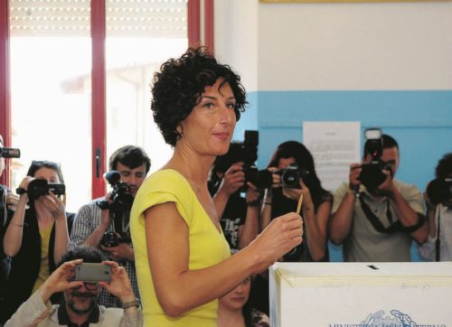 Botte, “selfie” e voti comprati