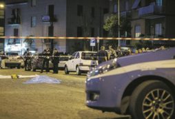 Copertina di Travolti dall’auto pirata un morto e 8 feriti a Roma