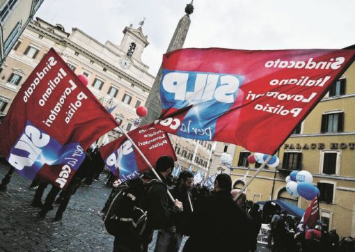 Copertina di Poliziotti Cgil: 1,5 milioni “in nero” alla segreteria