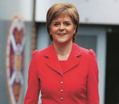 Doccia scozzese per Cameron. Sturgeon: “Restiamo in Europa”