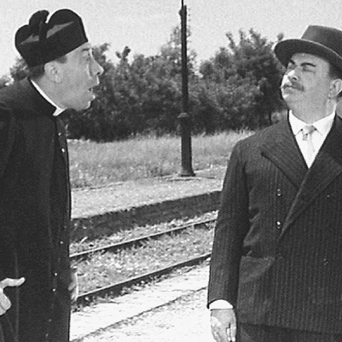 296 euro di multa per divieto di sosta e a Barbianello scoppia la lite tra il sindaco e il parroco come in Don Camillo e Peppone: ecco cosa sta succedendo