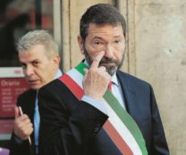 Copertina di Marino sì, Marino no Roma, le spine del sindaco